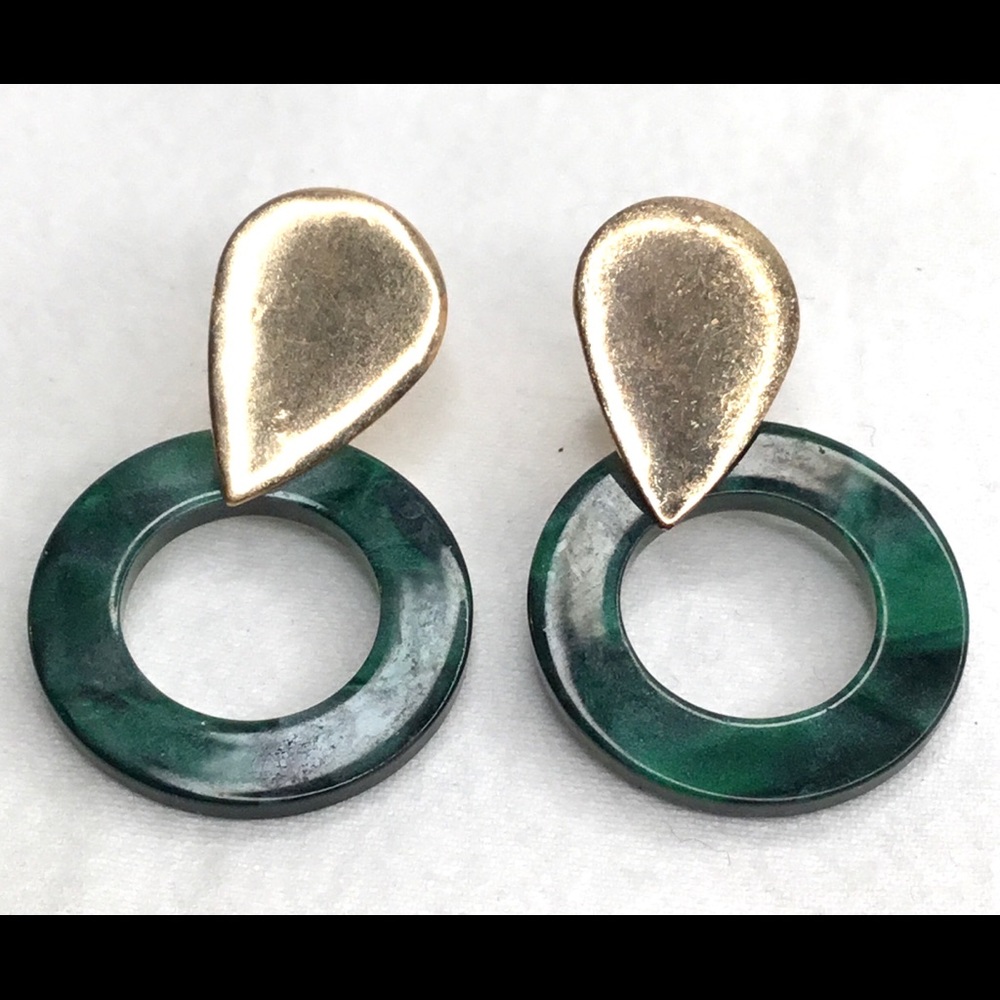 💎Vintage GoldTone Tear Shape & Green Ring Earrings